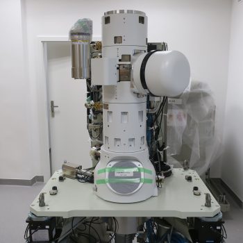 Elektronowy mikroskop transmisyjny w IITD